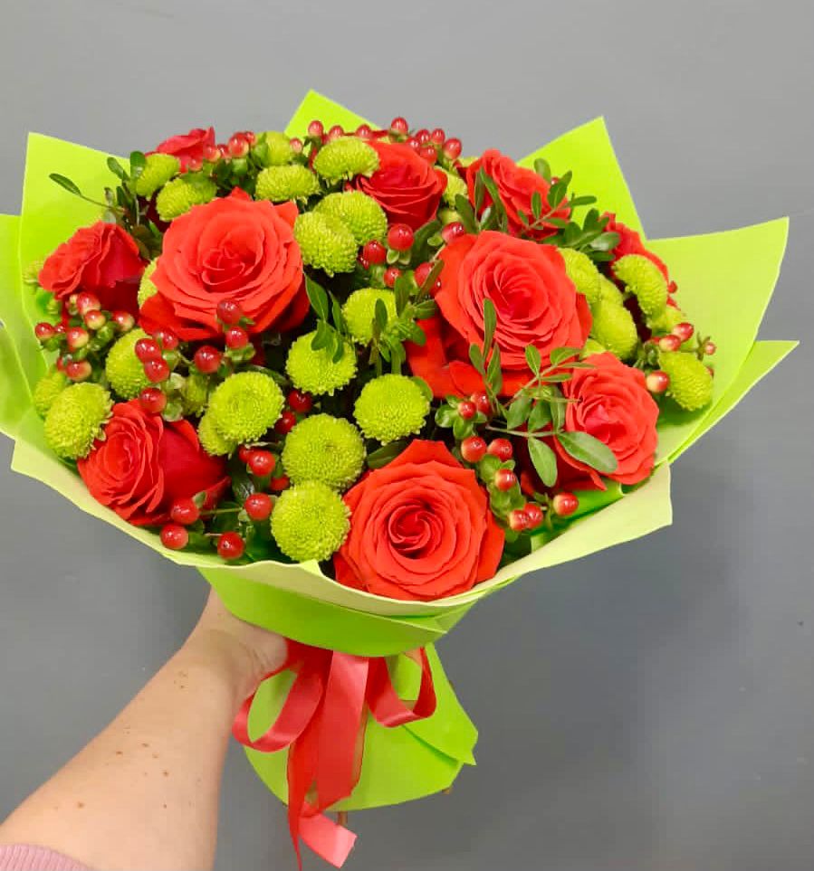 Букет цветов из: Хризантемы и Розы в Канеловской