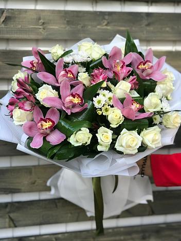 Букет цветов из: Розы и Хризантемы в Канеловской