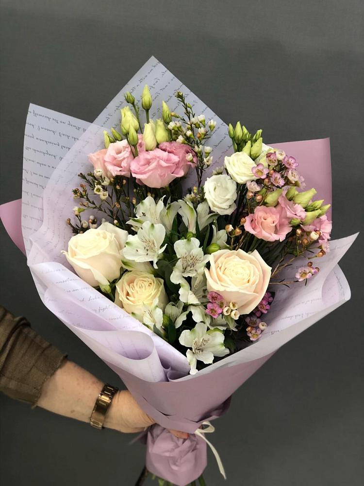 Букет цветов из: Альстромерии, Розы и Лизиантусы в Канеловской