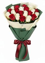 Букет Микс из красных и белых роз в Канеловской
