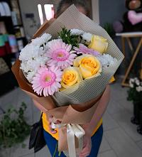 Букет цветов из:  Герберы, Розы и Хризантемы в Канеловской