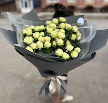 Букет Белые кустовые розы Солинеро в Канеловской