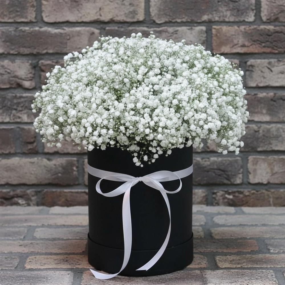 Цветочная композиция из Гипсофила в шляпной коробке в Канеловской