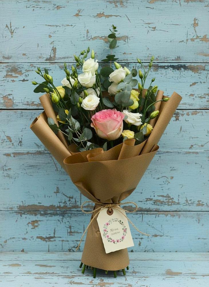 Букет цветов из: Розы и Лизиантусы в Канеловской