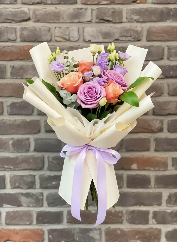 Букет цветов из: Лизиантусы и Розы в Канеловской