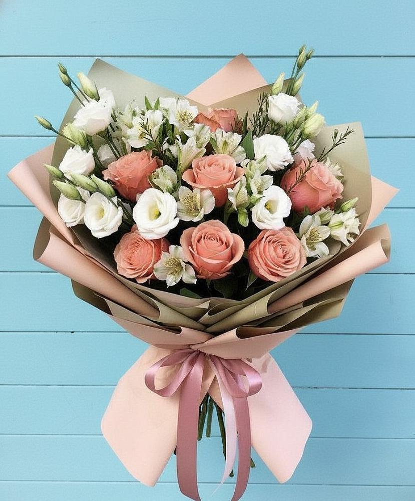 Букет цветов из: Розы, Альстромерии и Лизиантусы в Канеловской