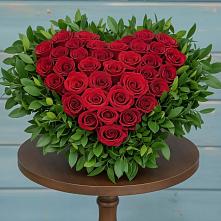 Цветочная композиция из Розы в виде сердца в Канеловской