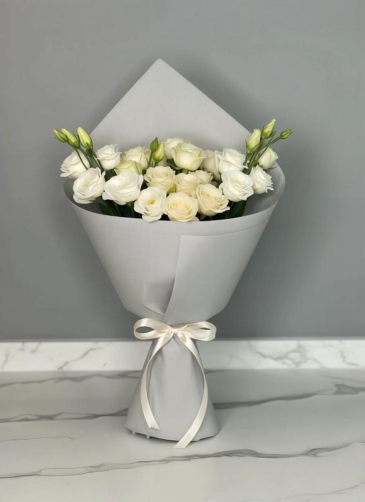 Букет цветов из: Розы и Лизиантусы в Канеловской