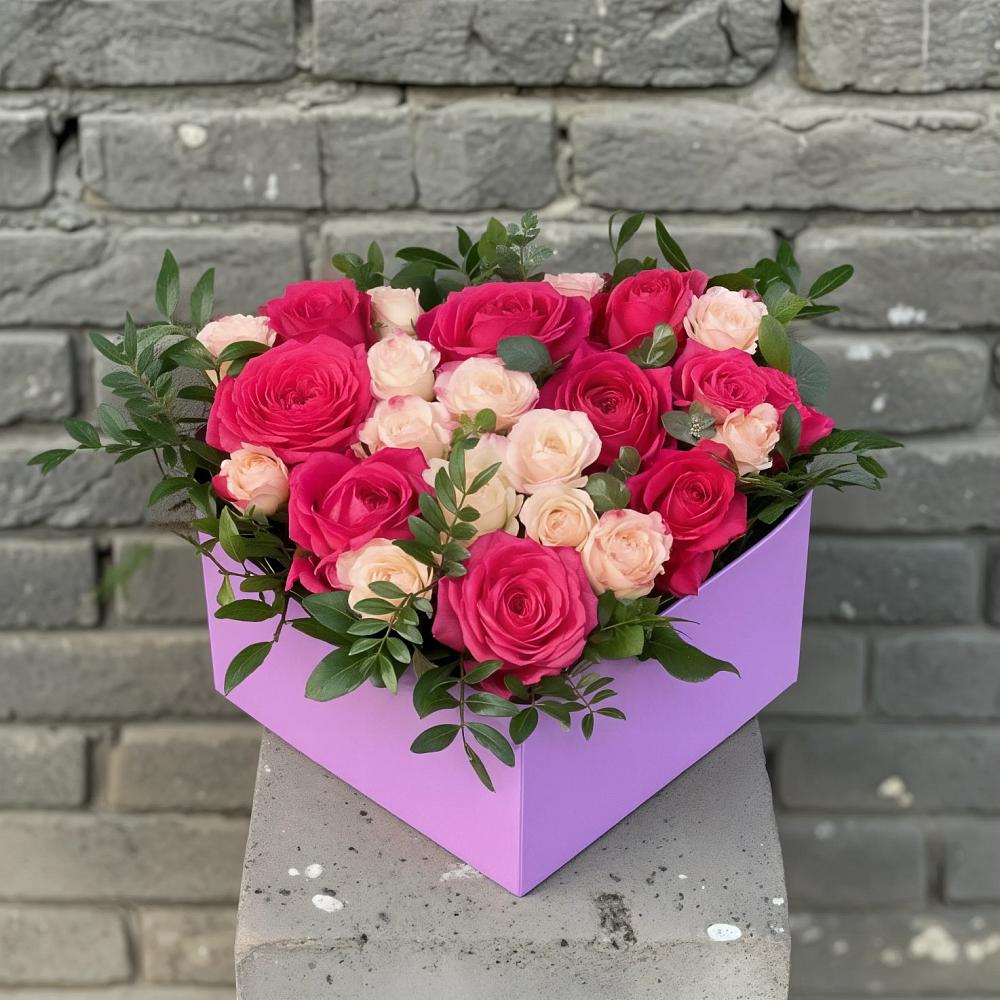 Цветочная композиция из Розы в коробке в Канеловской