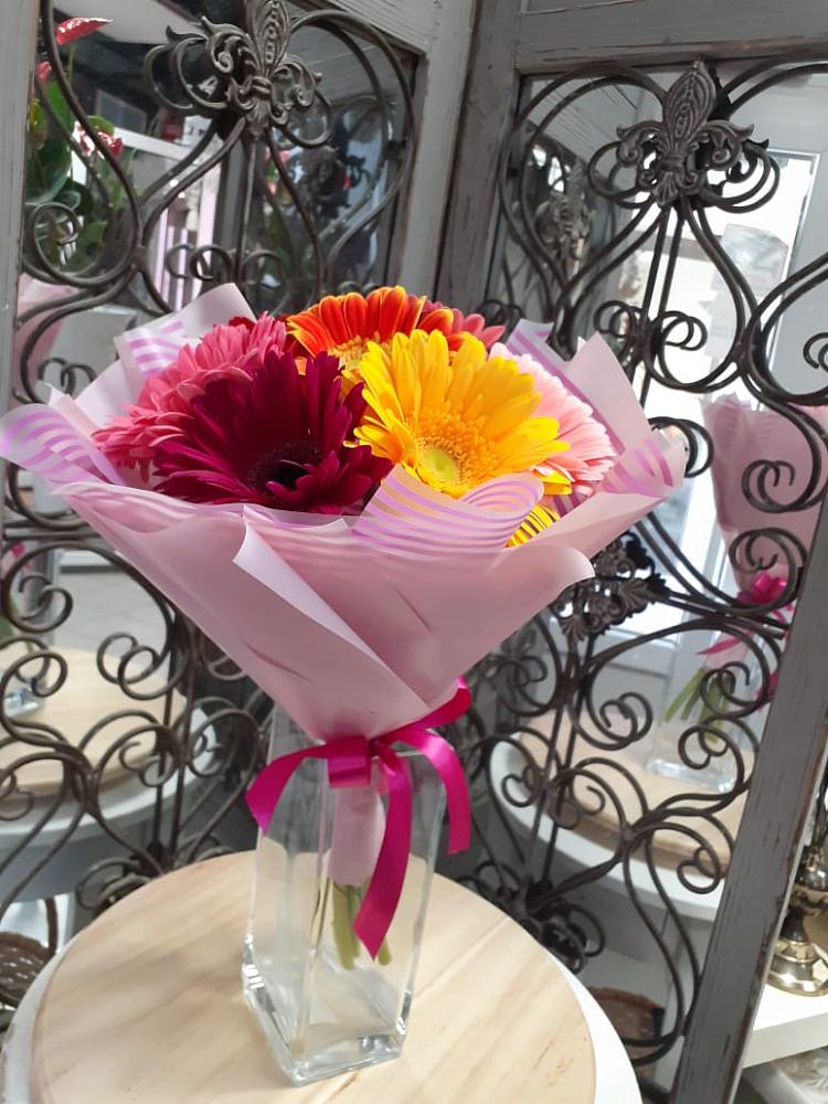 Букет цветов из: Герберы в Канеловской