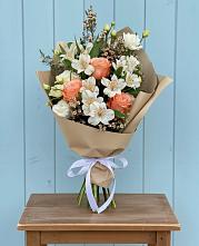 Букет цветов из:  Альстромерии, Лизиантусы, Розы и Хризантемы #REPLACE_PRED# Канеловской