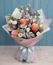 Букет цветов из:  Лизиантусы, Розы, Альстромерии и Гипсофила в Канеловской