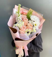 Букет цветов из:  Хризантемы и Розы в Канеловской