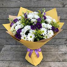 Букет цветов из:  Ирисы, Хризантемы и Ромашки в Канеловской