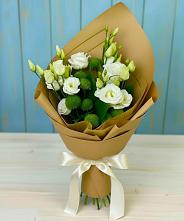 Букет цветов из:  Хризантемы и Лизиантусы в Канеловской