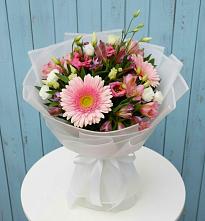 Букет цветов из:  Герберы, Альстромерии и Лизиантусы в Канеловской