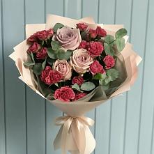 Букет цветов из:  Гвоздики и Розы в Канеловской