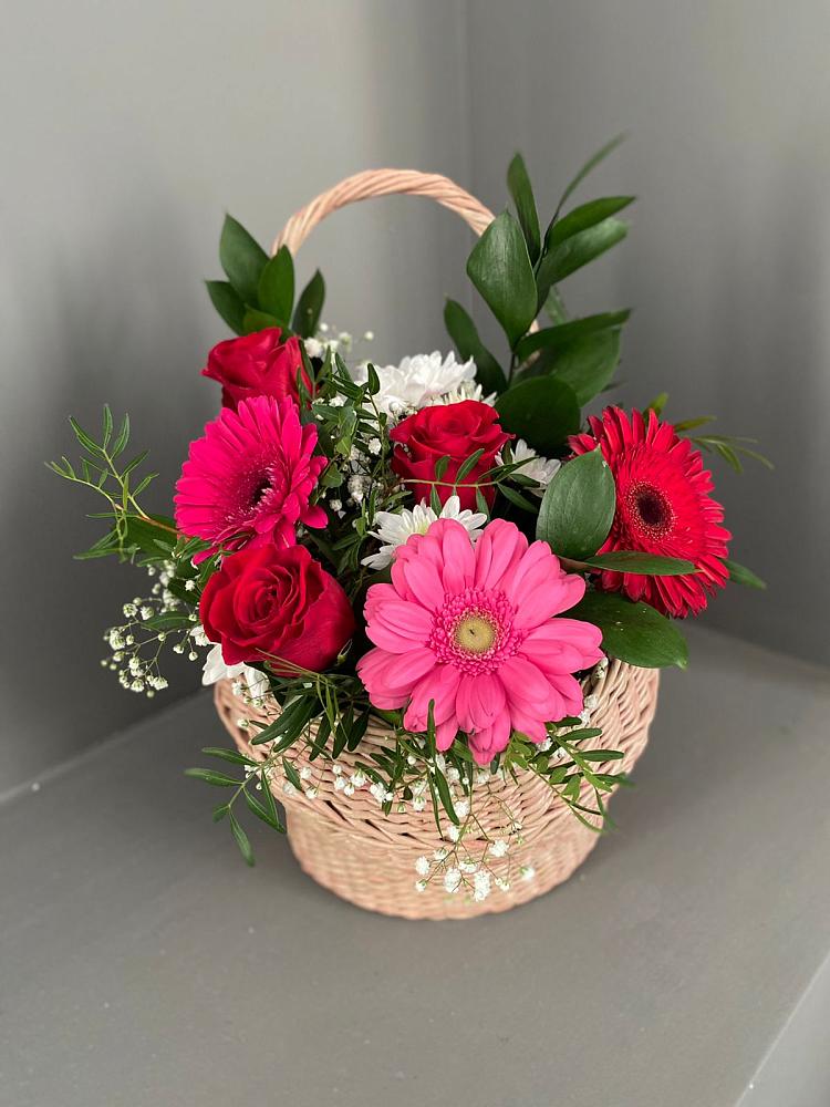 Цветочная композиция из Розы, Хризантемы и Герберы в корзине в Канеловской