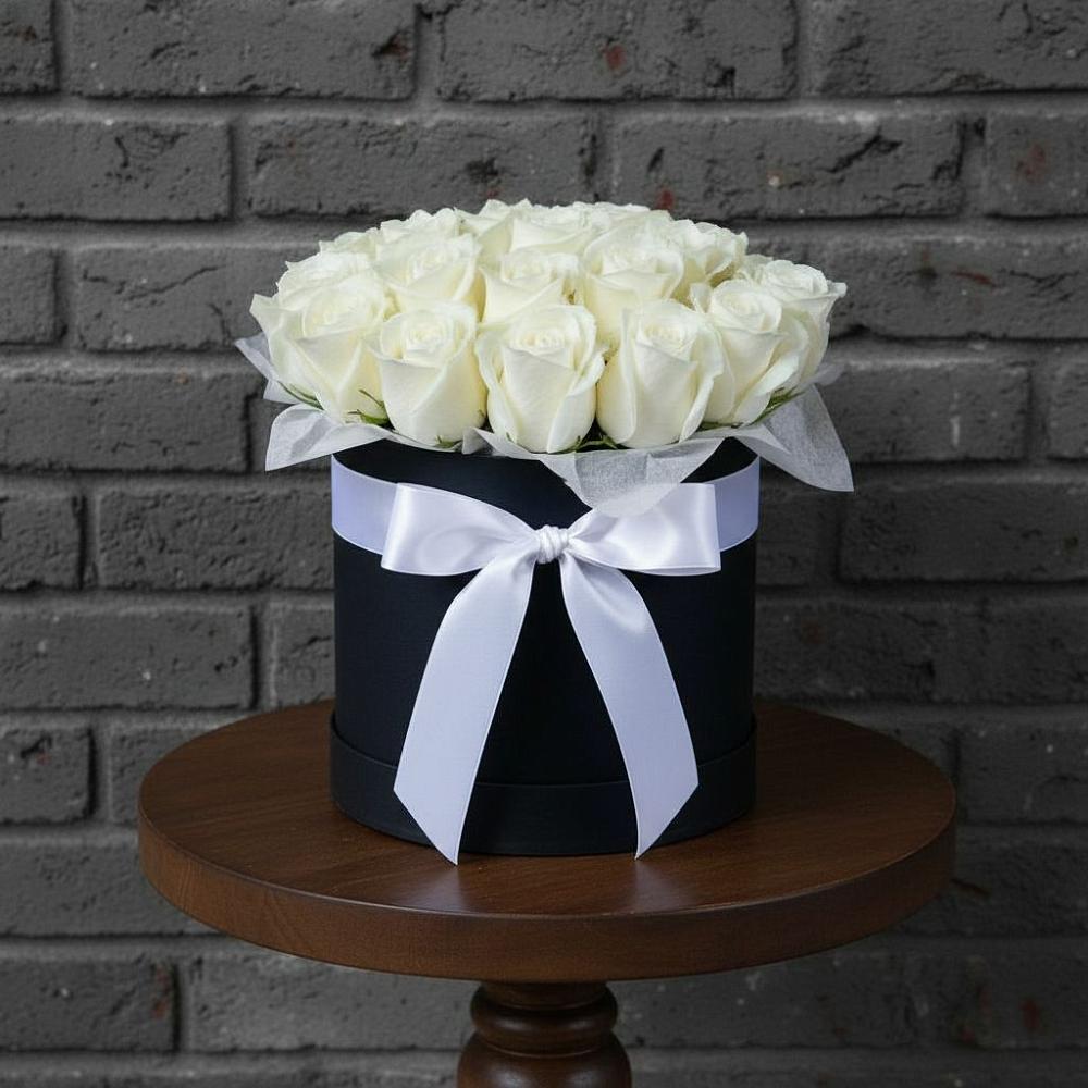 Цветочная композиция из Розы в шляпной коробке в Канеловской