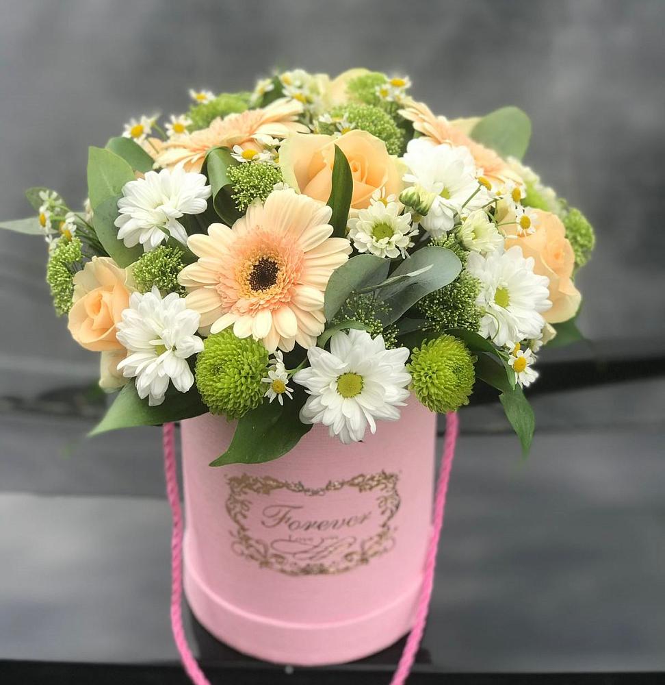 Цветочная композиция из Розы, Герберы и Хризантемы в шляпной коробке в Канеловской