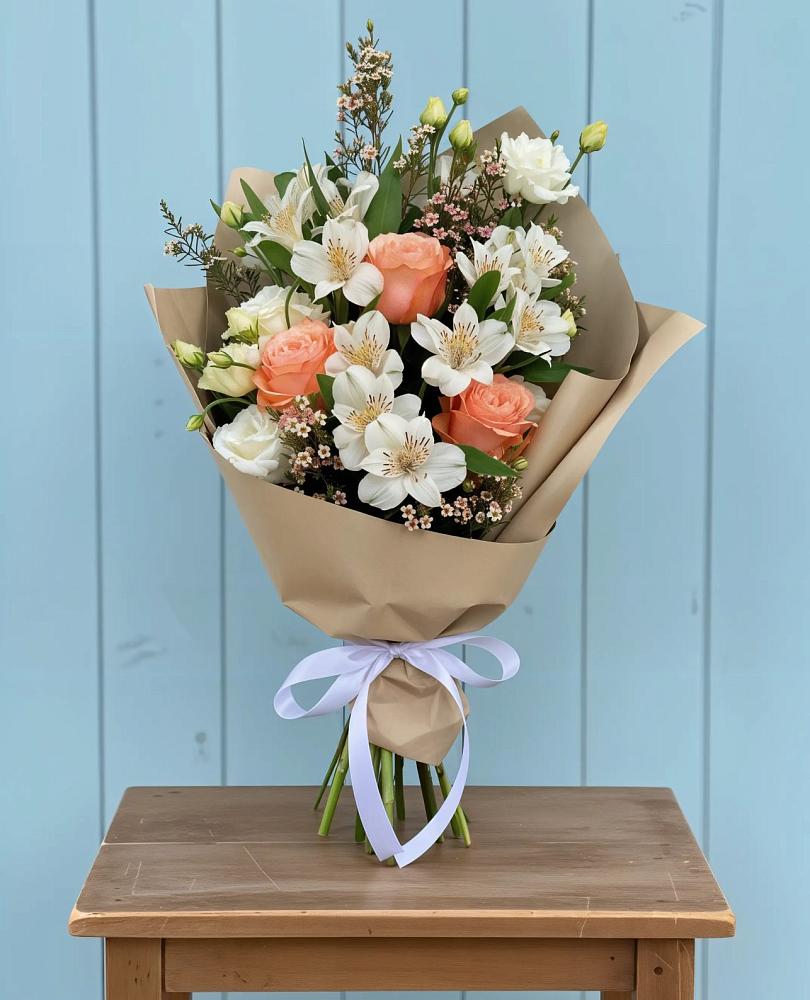 Букет цветов из: Альстромерии, Лизиантусы, Розы и Хризантемы в Канеловской