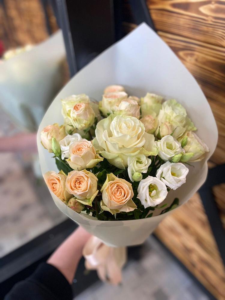 Букет цветов из: Розы и Лизиантусы в Канеловской