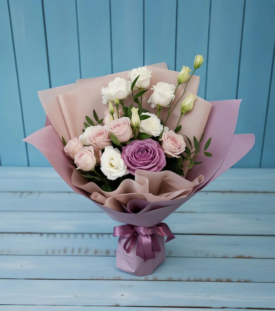 Букет цветов из: Розы и Лизиантусы в Канеловской